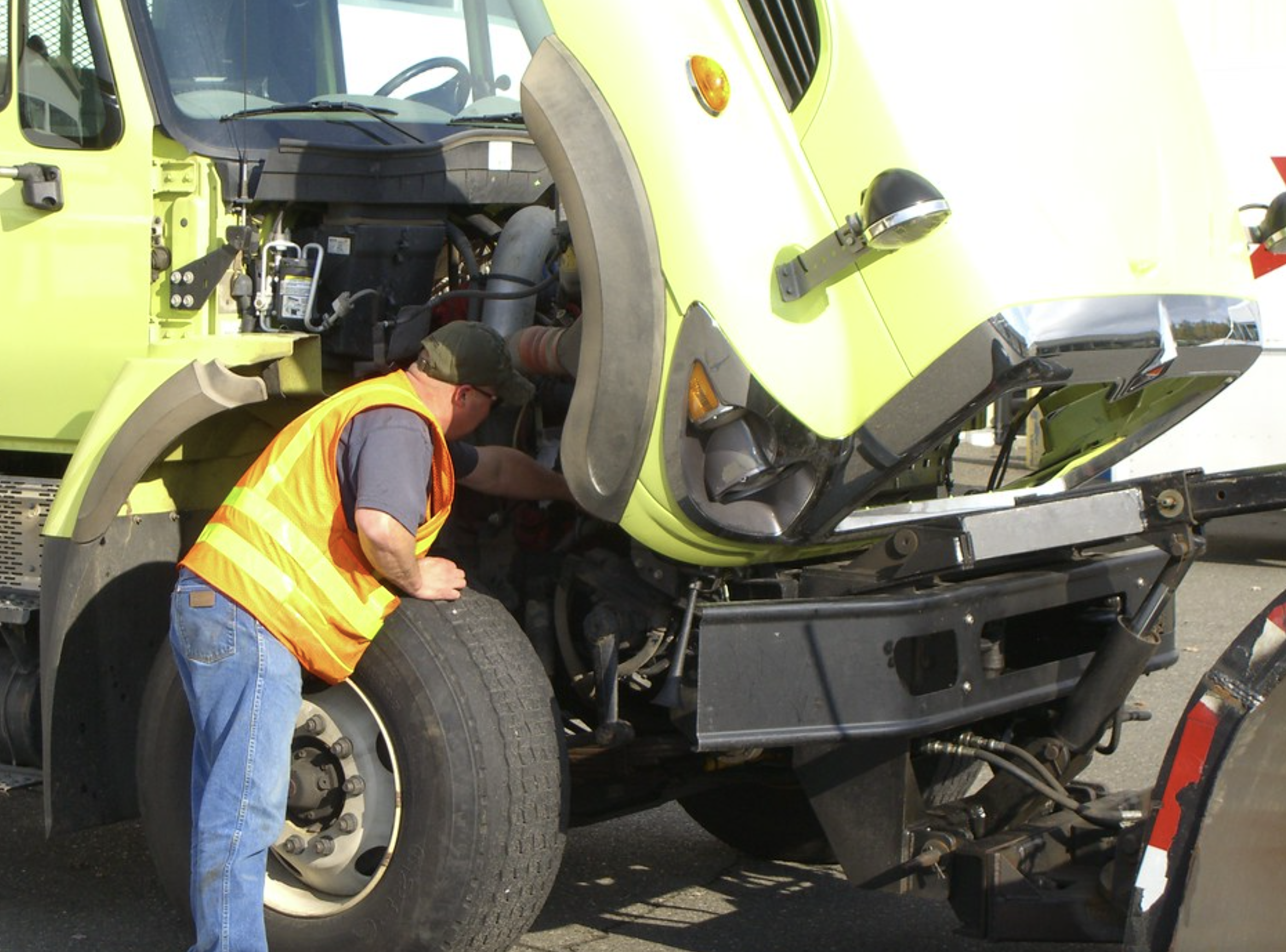 this image shows mobile truck repair in Seminole, FL